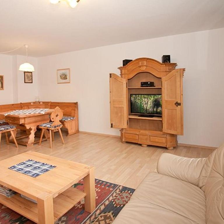 Ferienwohnung Birkenstraße Nesselwang 9 - Apartment mit 2 Schlafzimmern und Balkon - 2