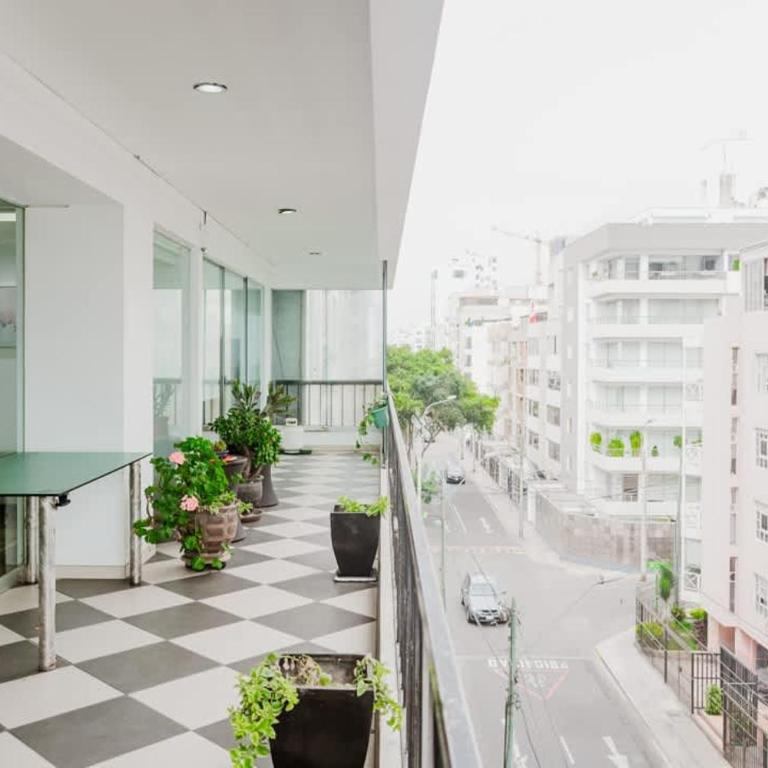 Elegant 2BR Scenic Balcony - Apartamento - 53