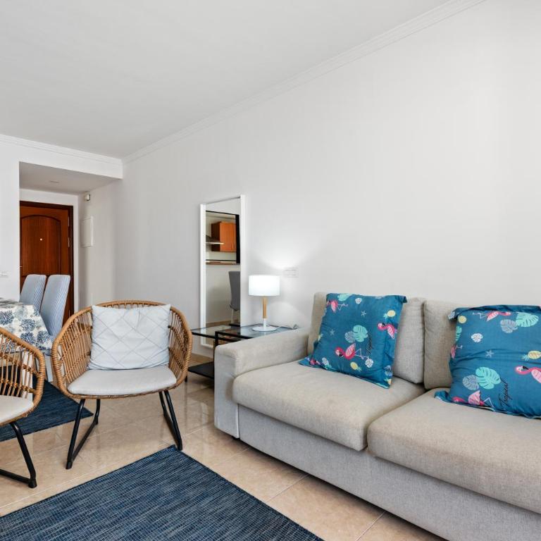 Céntrico con Piscina y Playa a 500 metros - Apartamento de 2 dormitorios con terraza - 4