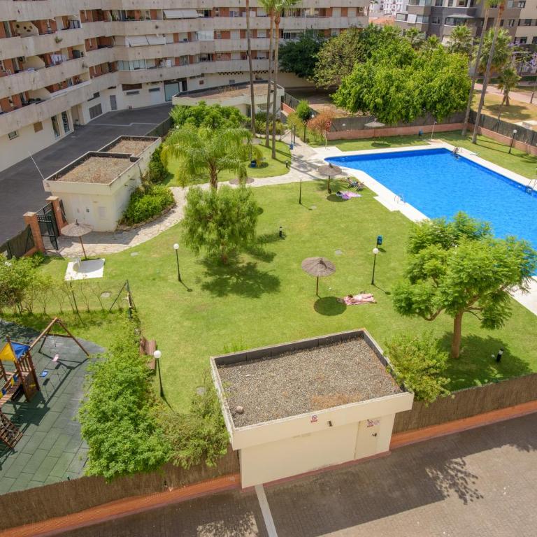 Céntrico con Piscina y Playa a 500 metros - Apartamento de 2 dormitorios con terraza - 9