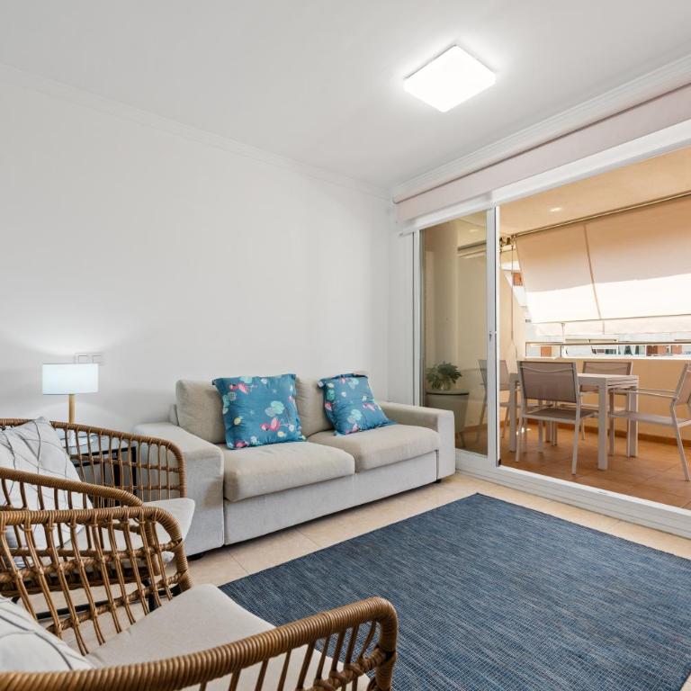 Céntrico con Piscina y Playa a 500 metros - Apartamento de 2 dormitorios con terraza - 14