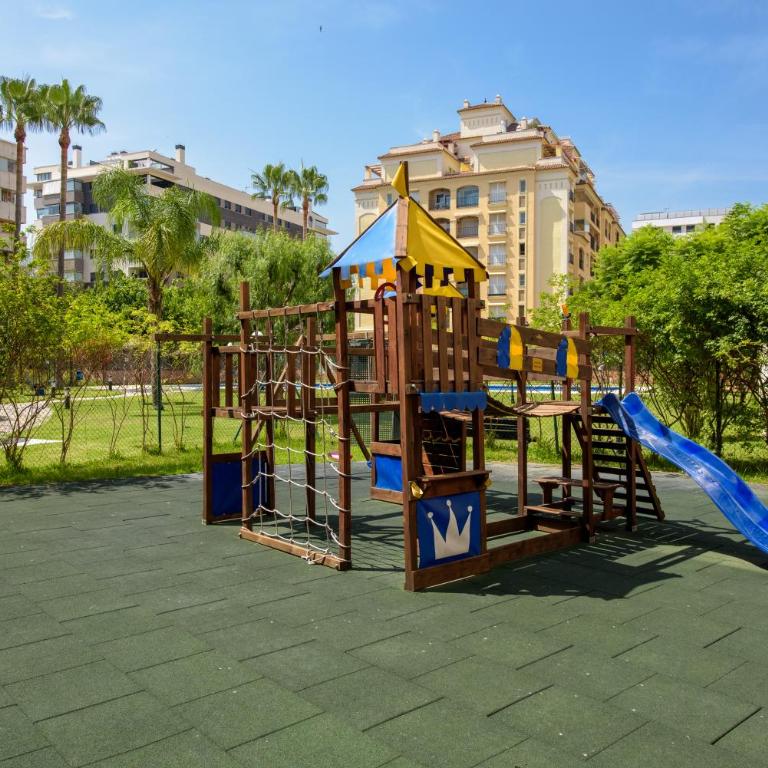Céntrico con Piscina y Playa a 500 metros - Apartamento de 2 dormitorios con terraza - 17