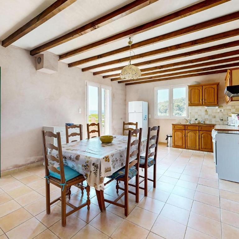 3 Bedroom Awesome Home In Bédoin - Three-Bedroom Vacation Home - 3