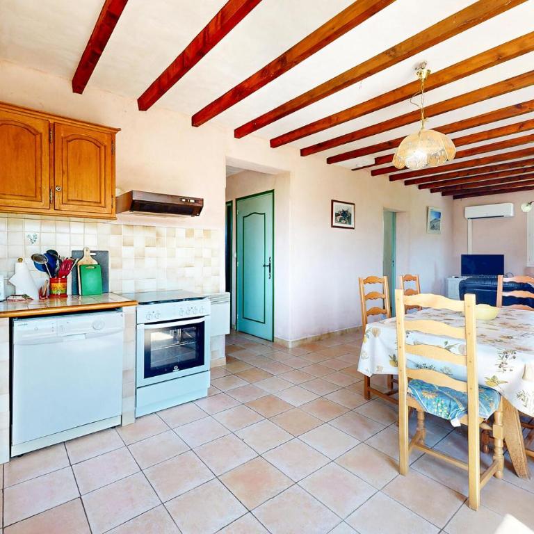 3 Bedroom Awesome Home In Bédoin - Three-Bedroom Vacation Home - 4