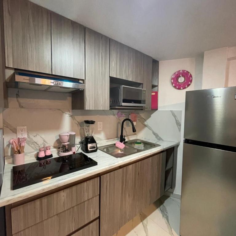 Pinar de la Calma, mini casa totalmente renovada estilo Loft Renovada muy bien ubicada dentro de la ciudad sin salir al periferico a solo 5 minutos del Parque Industrial Tecnologico II Sur de la Ciudad ITESO TecMilenio UVM - Two-Bedroom House - 3