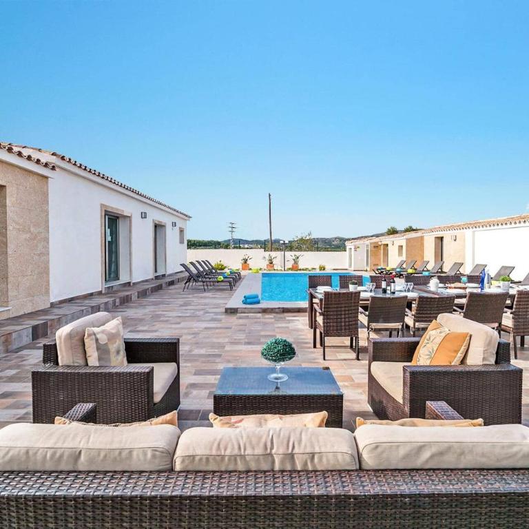 Villa Tosca by Villa Plus - Villa - 4