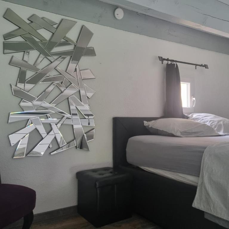 Le Miroir - One-Bedroom Apartment - 8