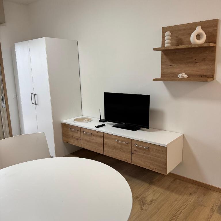 La Torre 9B studio&parking - One-Bedroom Apartment - 9