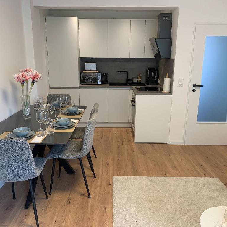 KJ Ferienwohnung bis 5P-Zentral-Balkon-WIFI-Parken - Apartment mit 2 Schlafzimmern - 1