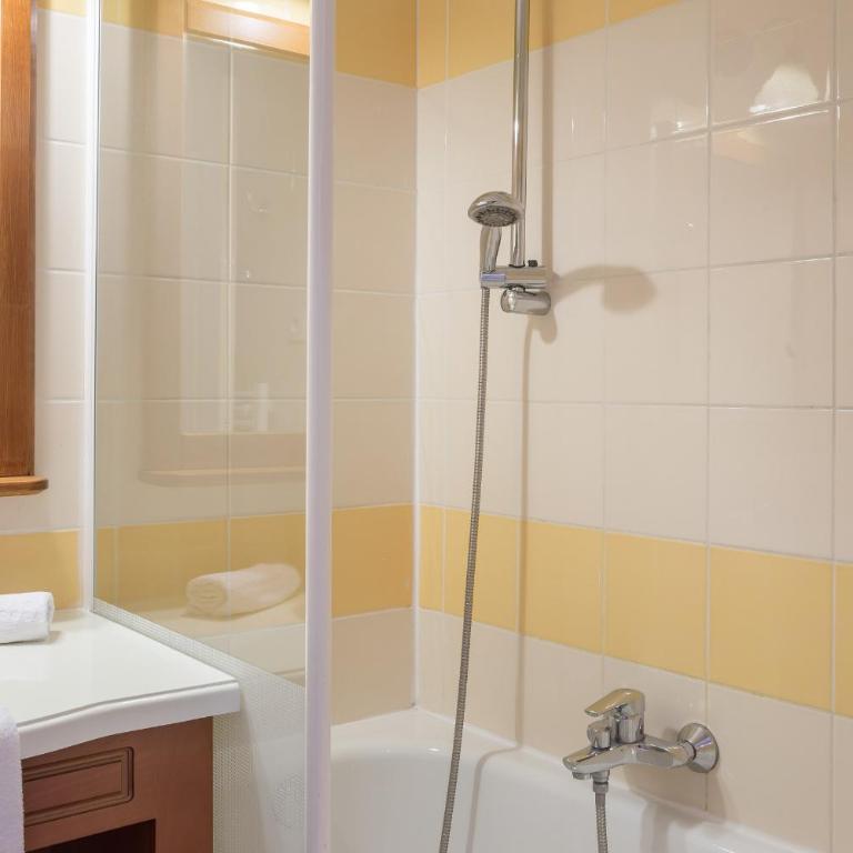 Résidence Pierre & Vacances Les Rives de l'Aure - Appartement 1 Chambre avec Coin Nuit dans Alcôve et Balcon (6 Personnes) - 2