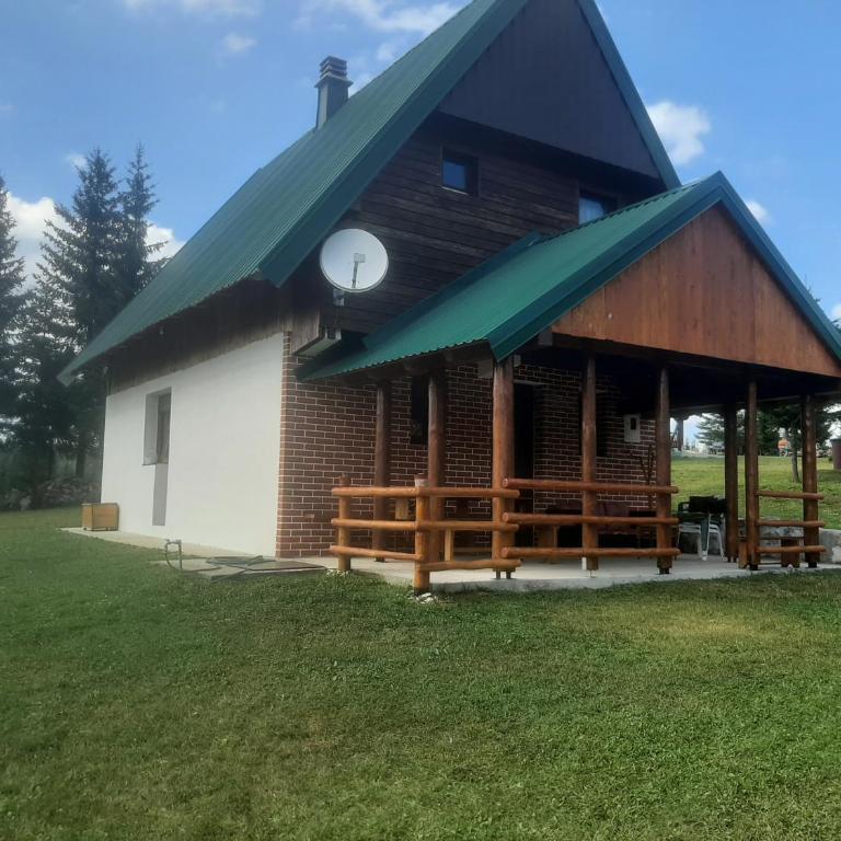 House in forest - Three-Bedroom House - 1
