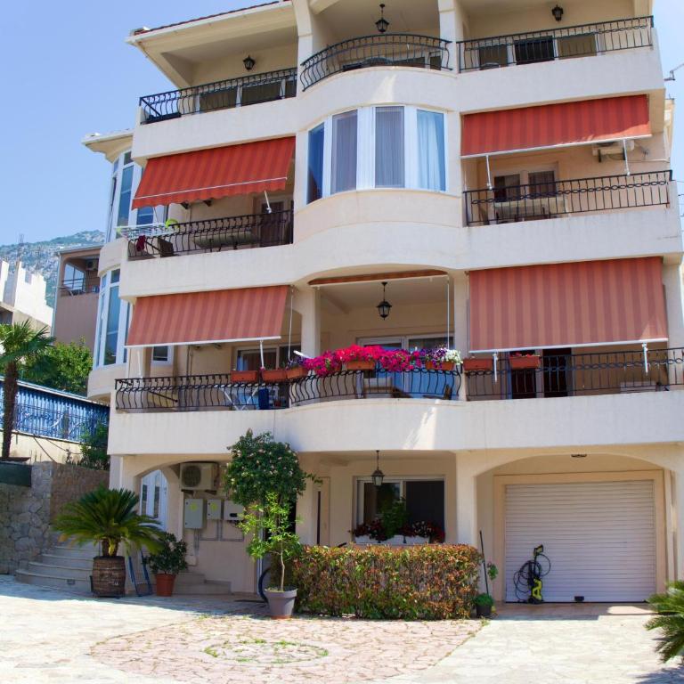 Apartments Grabovica - Studio with Landmark and Sea View - 4