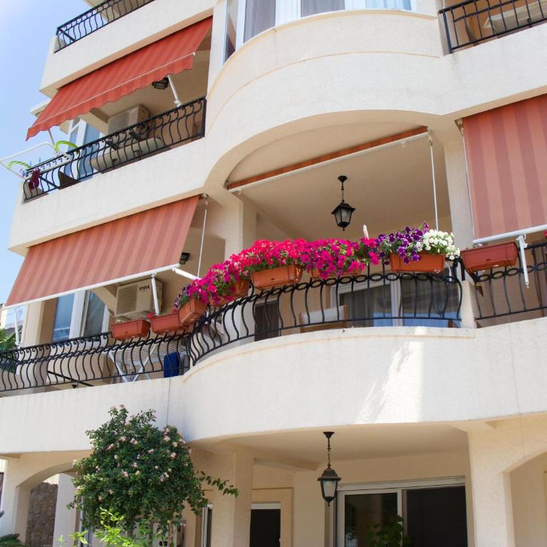 Apartments Grabovica - Studio with Landmark and Sea View - 3