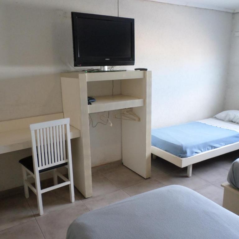 Hotel Monte Carlo Cordoba - Quadruple Room - 8