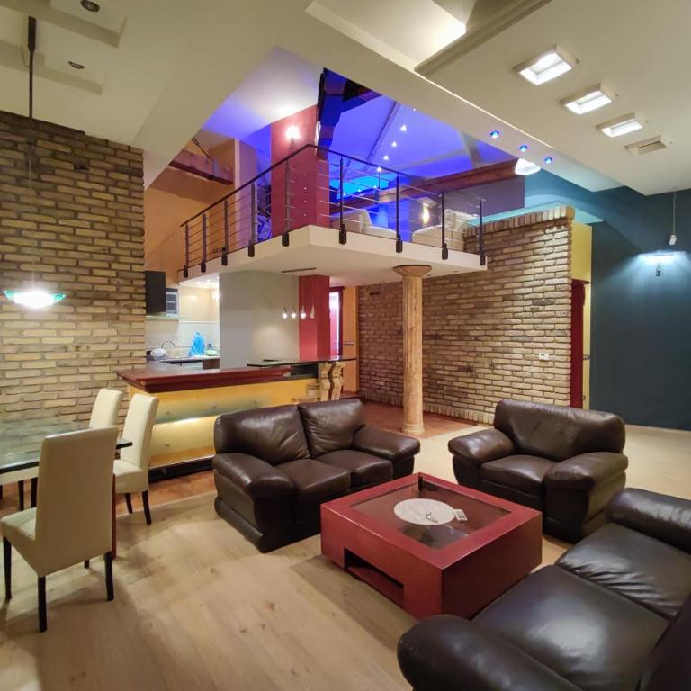 Noir Royale - Modern, Luxury, 3-level apartment - Two-Bedroom Deluxe Apartment - 1