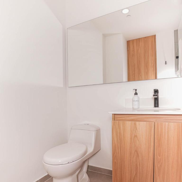 Metropolitan Living by HOUSY - Three-Bedroom Deluxe Apartment - 6