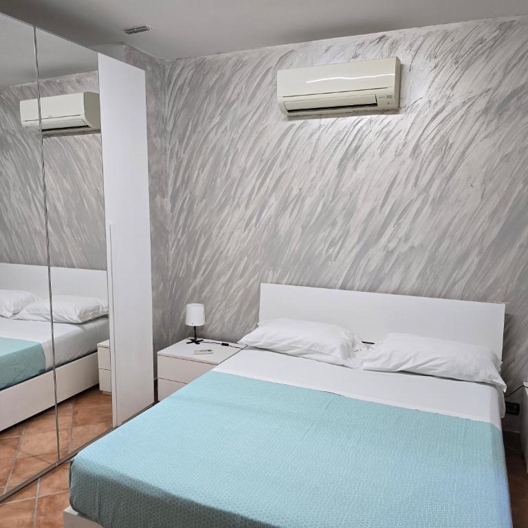 Napoli Central Museo Suite near to Subway & Quartieri Spagnoli - Casa con 1 Camera da Letto - 1