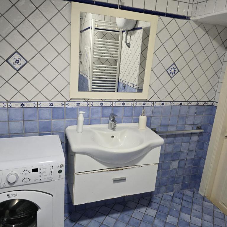 Napoli Central Museo Suite near to Subway & Quartieri Spagnoli - Casa con 1 Camera da Letto - 3