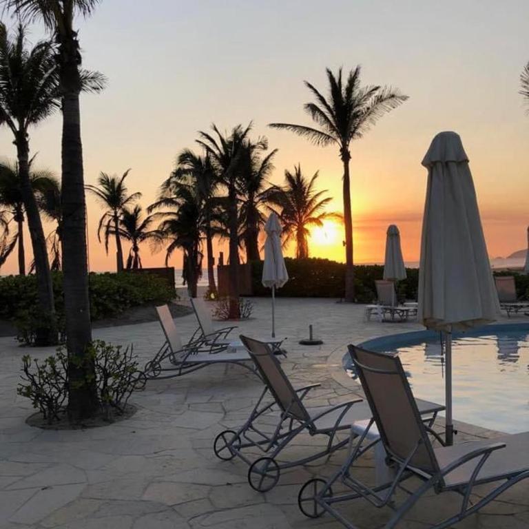 LUJOSO DEPA CON PLAYA PRIVADA en la Isla Residences Acapulco - Apartamento de 2 dormitorios con balcón y terraza - 25