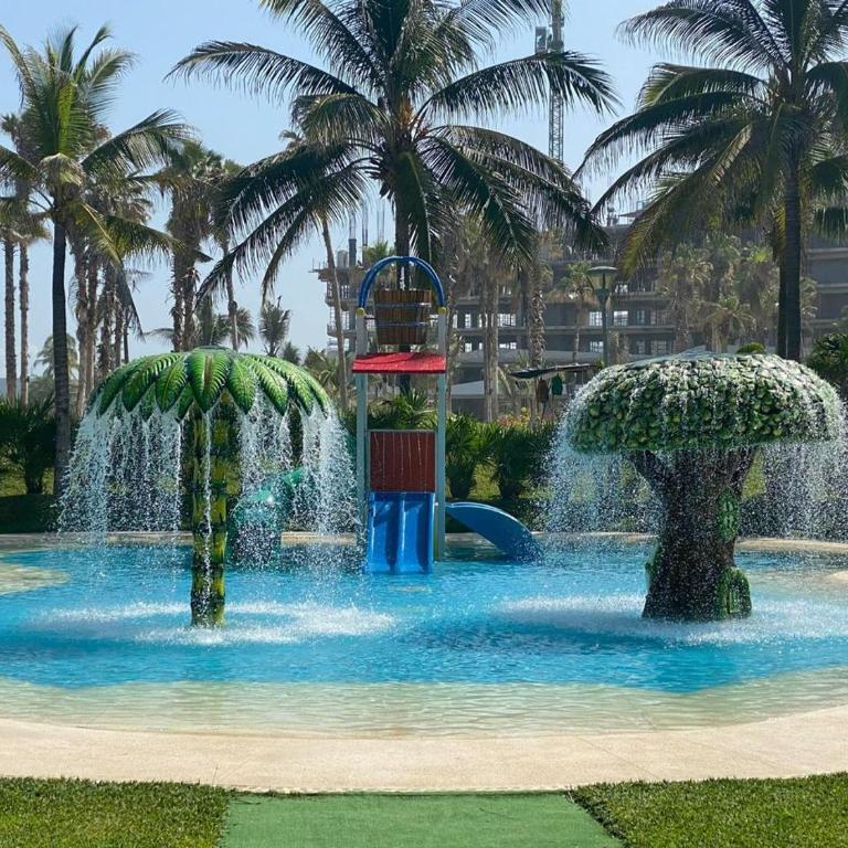LUJOSO DEPA CON PLAYA PRIVADA en la Isla Residences Acapulco - Apartamento de 2 dormitorios con balcón y terraza - 20
