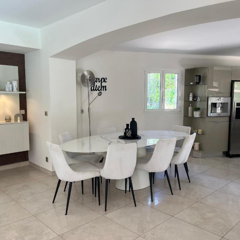 Superbe villa avec piscine privée à Fréjus - FR-1-466A-56 - Villa - 12