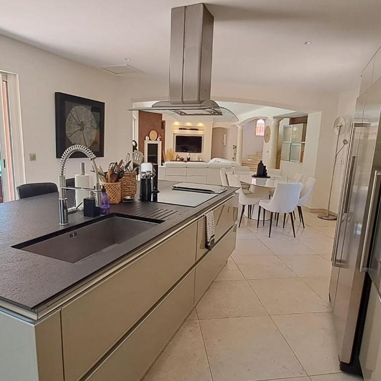 Superbe villa avec piscine privée à Fréjus - FR-1-466A-56 - Villa - 13