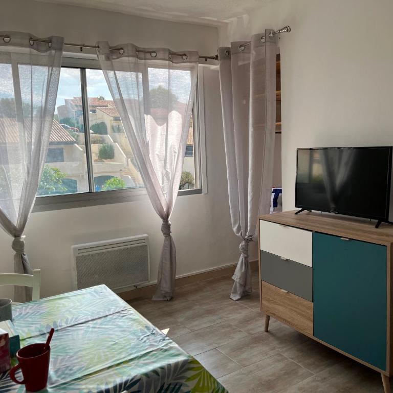 Studio rénové centre Gruissan - 2 pers, parking privé - FR-1-796-92 - Appartamento - 1