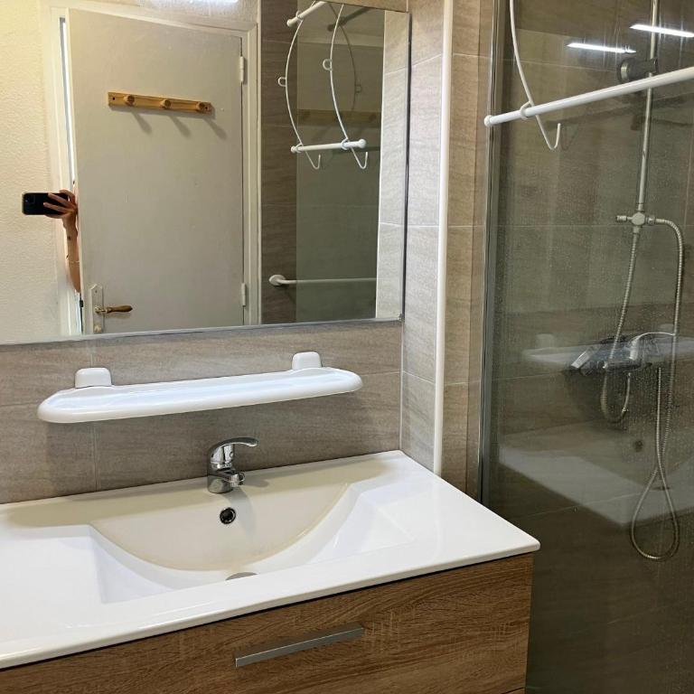 Studio rénové centre Gruissan - 2 pers, parking privé - FR-1-796-92 - Appartamento - 12