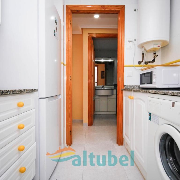 Apartamentos Sorolla - Apartamento de 2 dormitorios con terraza y vistas al mar - 3