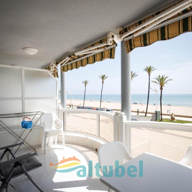 Apartamentos Sorolla - Apartamento de 2 dormitorios con terraza y vistas al mar - 10