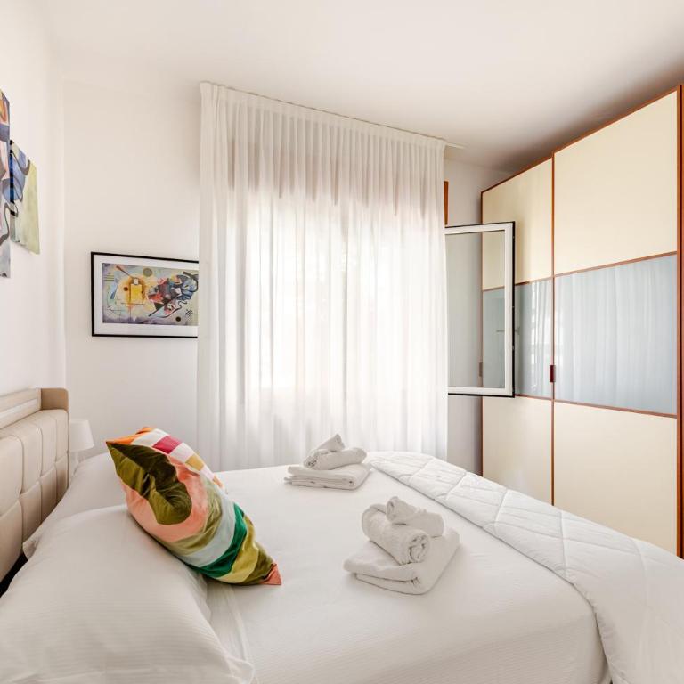 2 Appartamenti in VleCeccarini - 3Bagni - Parcheggio Privato - Mare - Appartamento Superior con 2 Camere da Letto - 4