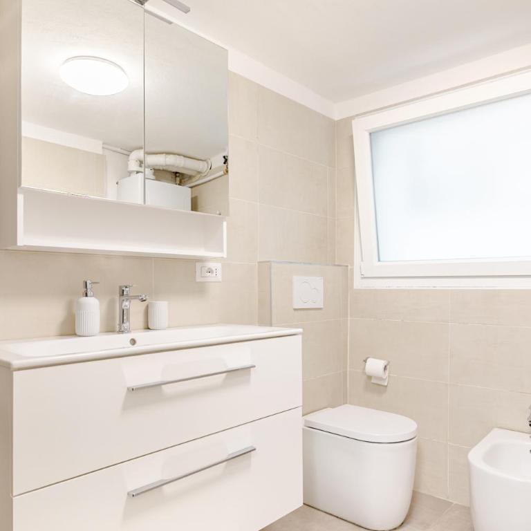 2 Appartamenti in VleCeccarini - 3Bagni - Parcheggio Privato - Mare - Appartamento Superior con 2 Camere da Letto - 6