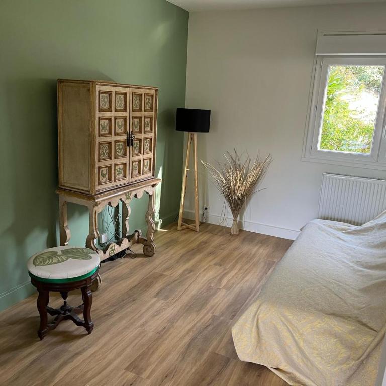 Maison quartier calme, proche plages, centre ville - Three-Bedroom House - 3