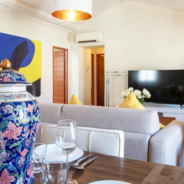 Exquisite 2-Br apartment 3 minutes from la Croisette - Apartment - 12