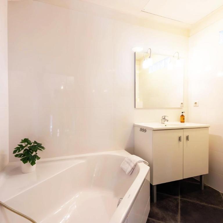 Exquisite 2-Br apartment 3 minutes from la Croisette - Apartment - 13