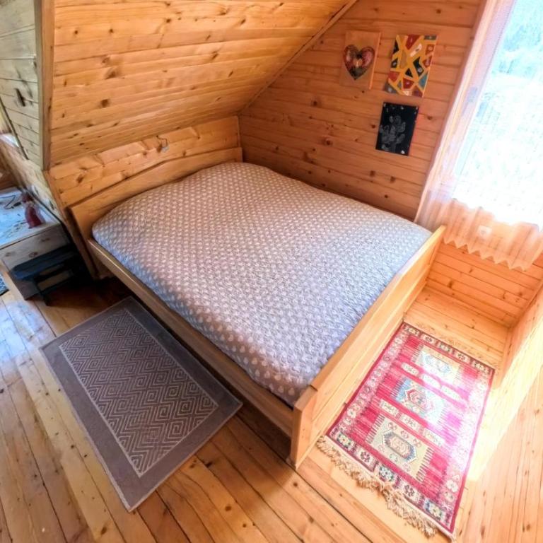 Spacious Wooden House Zabljak Retreat - Three-Bedroom House - 2