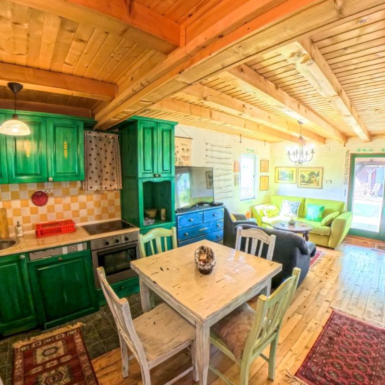 Spacious Wooden House Zabljak Retreat - Three-Bedroom House - 10