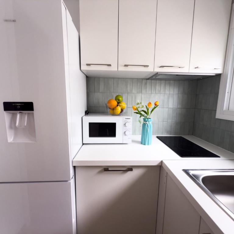 110 - Beachside Renovated 1BR apt 5 min from Beach - One-Bedroom Apartment - 16