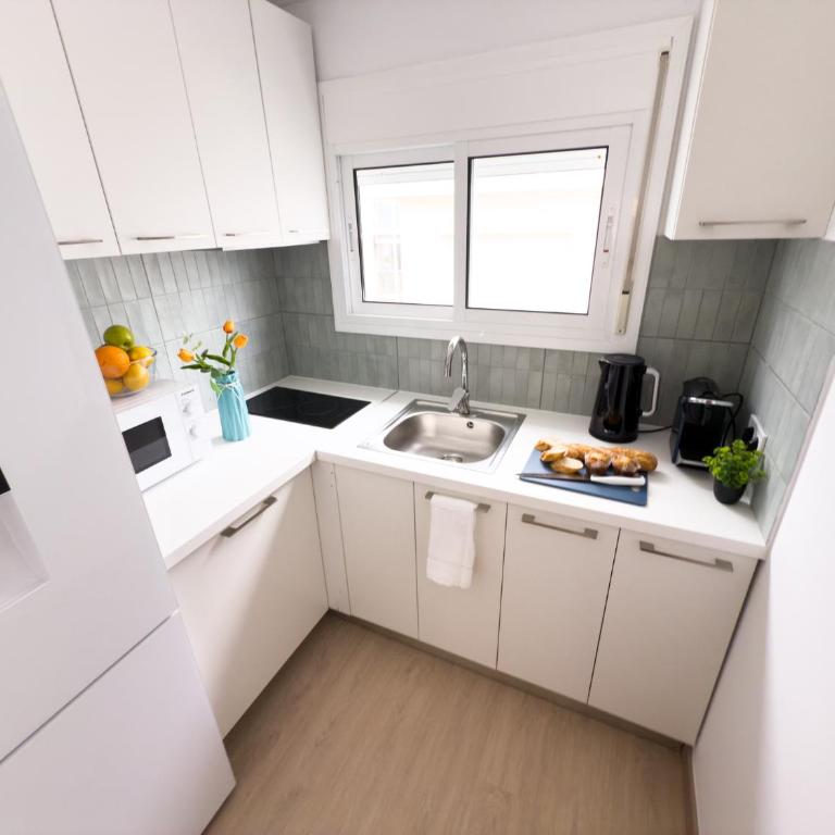 110 - Beachside Renovated 1BR apt 5 min from Beach - One-Bedroom Apartment - 18