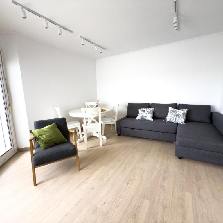 110 - Beachside Renovated 1BR apt 5 min from Beach - One-Bedroom Apartment - 6