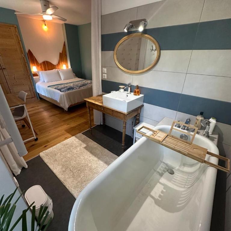 Papillon 05 - Wellness - 6 Pers - Sauna - Jacuzzi - Parking - Chambre Double Deluxe avec Baignoire - 7