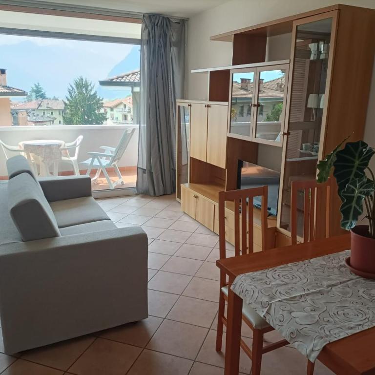 Casa dei Fiori - Appartamento con 2 Camere da Letto e Balcone - 8