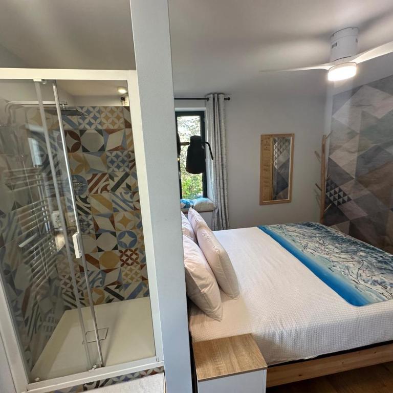 Papillon 05 - Wellness - 6 Pers - Sauna - Jacuzzi - Parking - Chambre Double Deluxe avec Douche - 2
