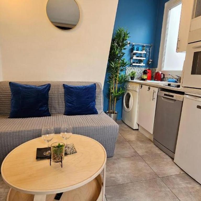 Appartement RENOVE EN PLEIN COEUR DE PARIS SUR L'ILE SAINT LOUIS ! - Appartement 1 Chambre - 2