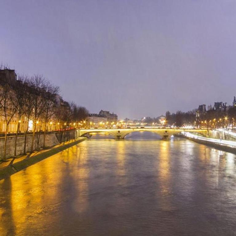 Appartement RENOVE EN PLEIN COEUR DE PARIS SUR L'ILE SAINT LOUIS ! - Appartement 1 Chambre - 6
