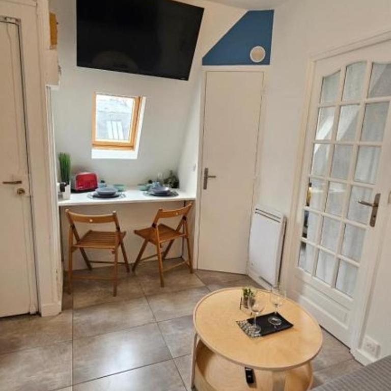 Appartement RENOVE EN PLEIN COEUR DE PARIS SUR L'ILE SAINT LOUIS ! - Appartement 1 Chambre - 10