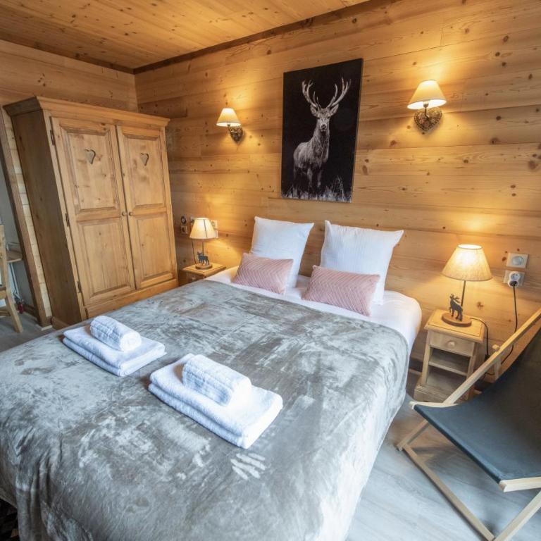 Catered chalet ideal location centre of Alpe d'Huez - 4 en-suite bedrooms - sauna - private home cinema - 10 people - Appartement - 8