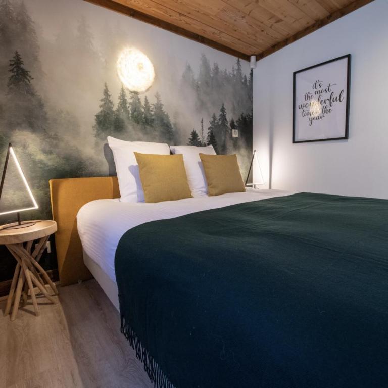 Catered chalet ideal location centre of Alpe d'Huez - 4 en-suite bedrooms - sauna - private home cinema - 10 people - Appartement - 9