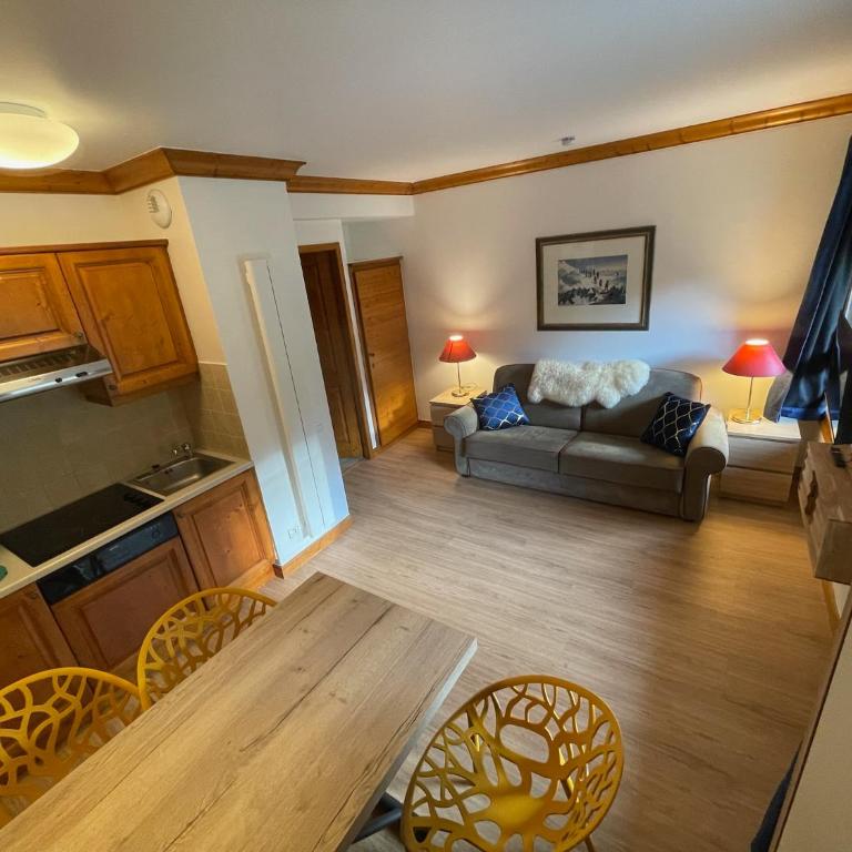 Cozy studio 3 guests, private terrace, inside pool, spa, luxurious residence, ski-in ski-out - One-Bedroom Apartment - 3