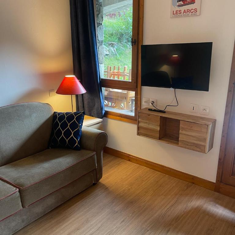 Cozy studio 3 guests, private terrace, inside pool, spa, luxurious residence, ski-in ski-out - One-Bedroom Apartment - 11